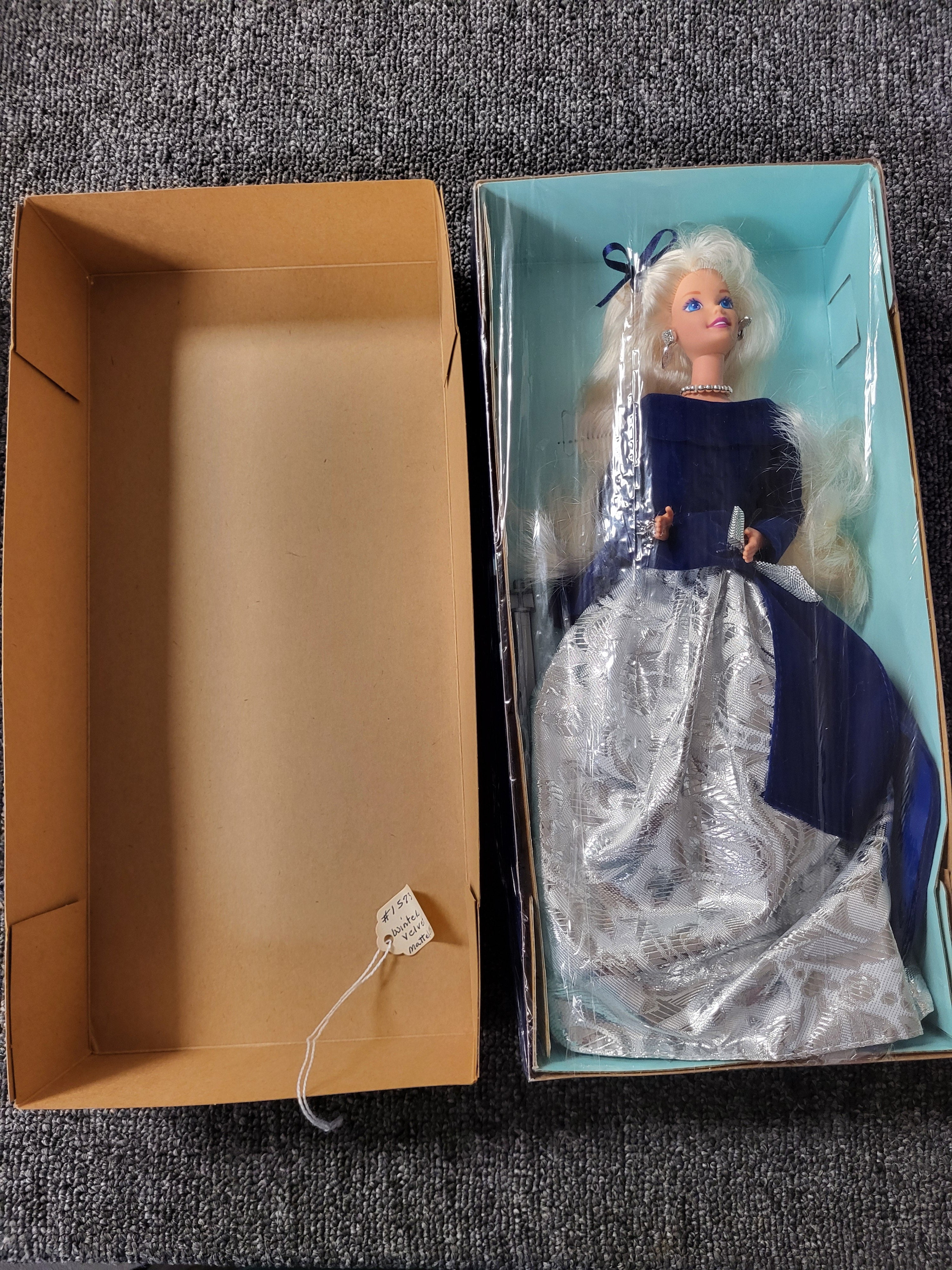 Winter Velvet Barbie (Blonde) – Avon Exclusive (1995)