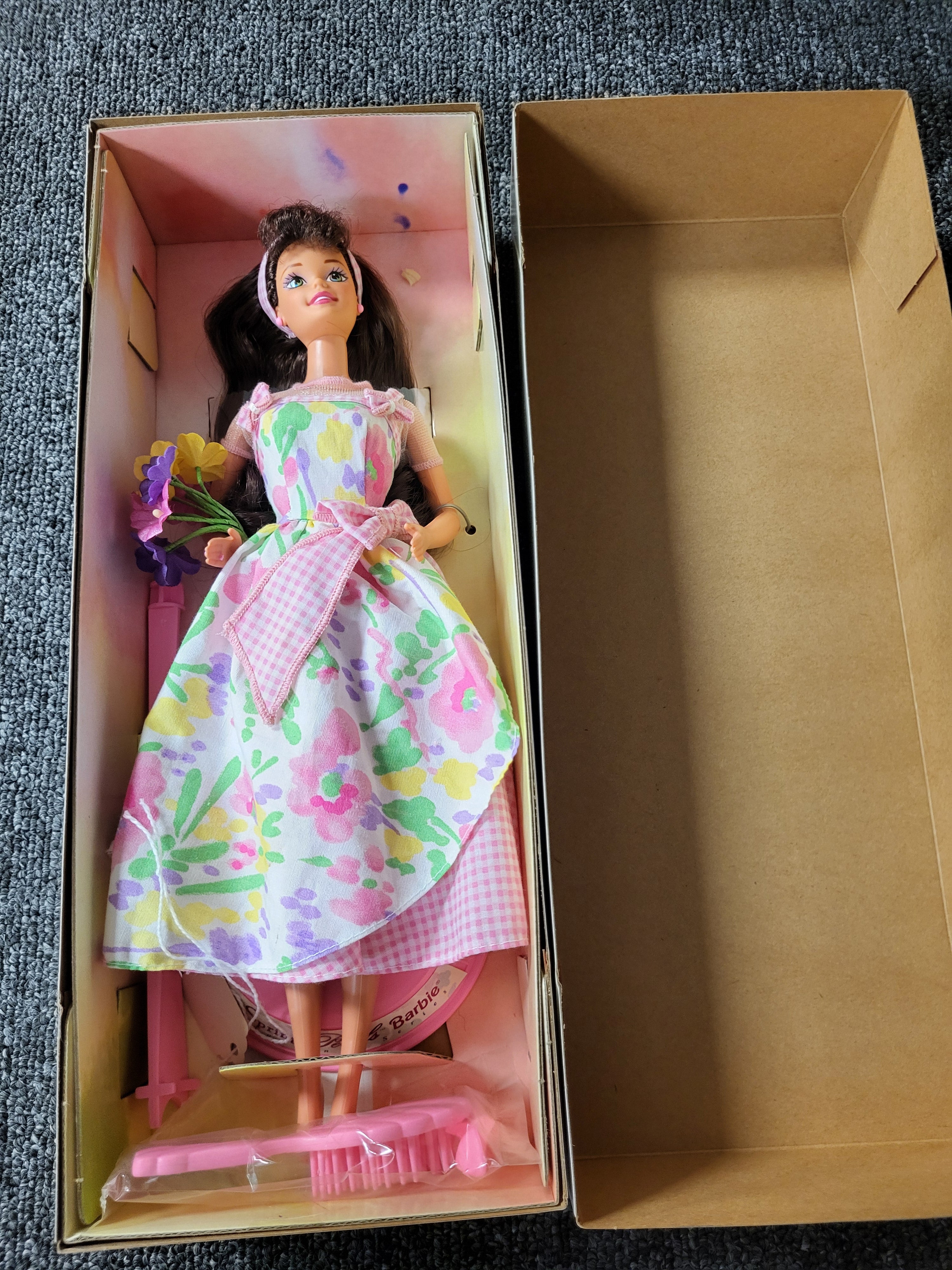 Spring Petals Barbie – Avon Exclusive (1995)