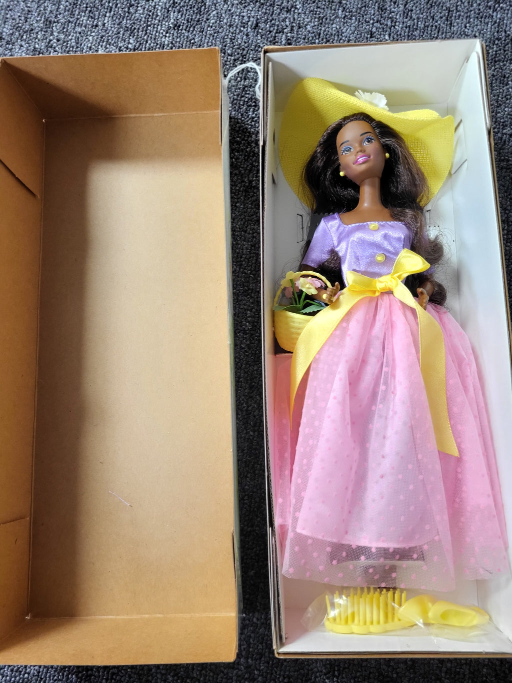 Spring Blossom Barbie  (african american) – Avon Exclusive (1995)