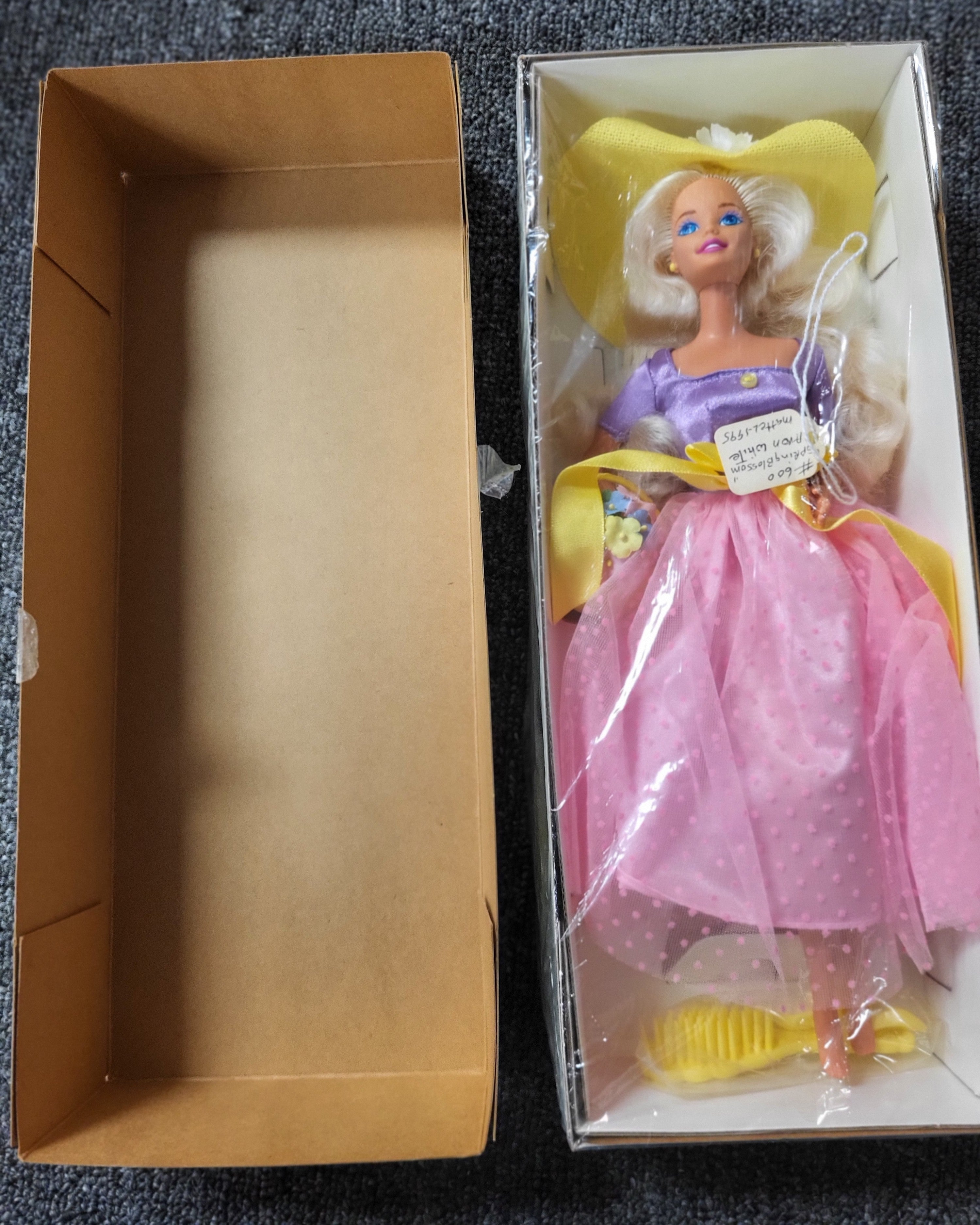 Spring Blossom Barbie – Avon Exclusive (1995)