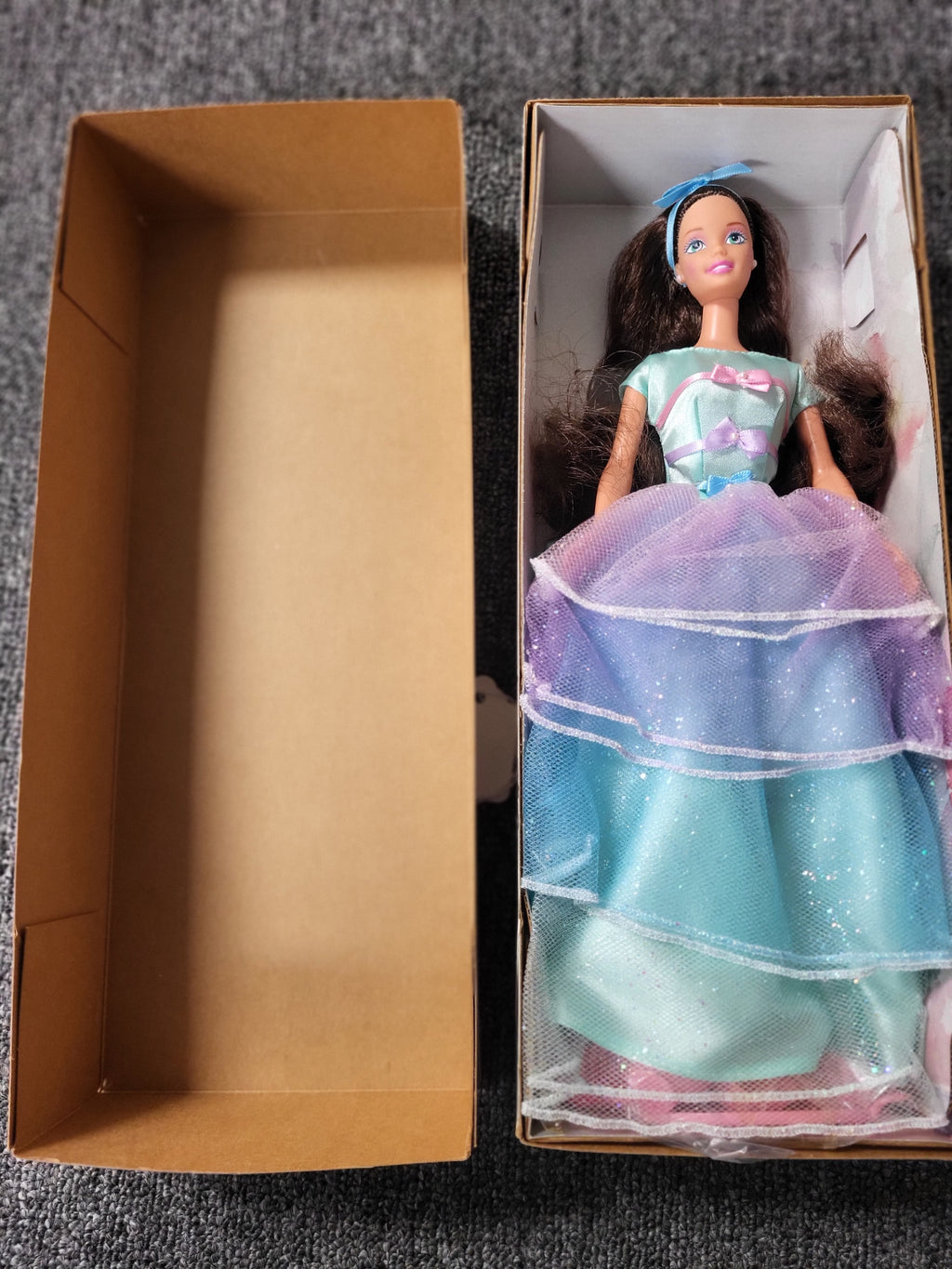 Spring Tea Party Barbie – Avon Exclusive (1996)