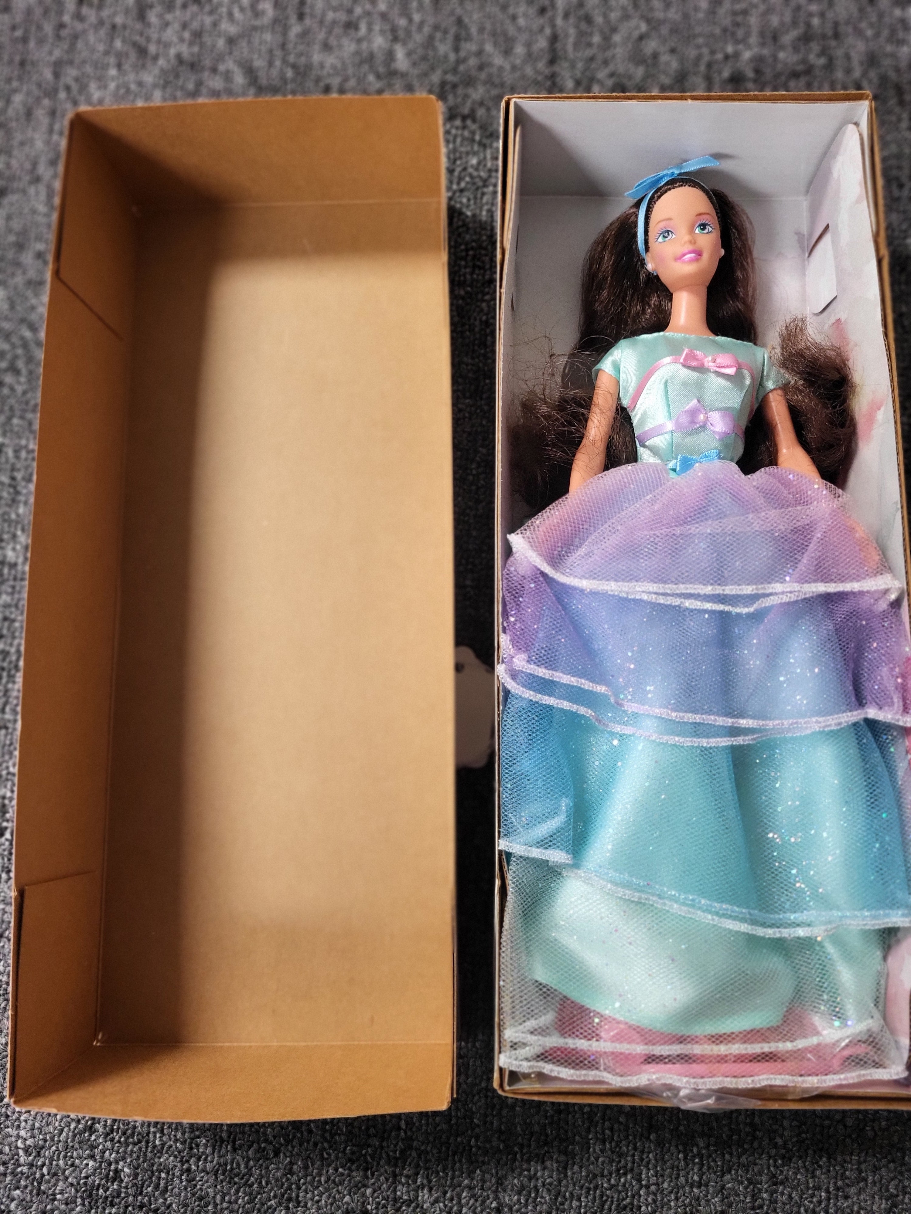 Spring Tea Party Barbie – Avon Exclusive (1996)