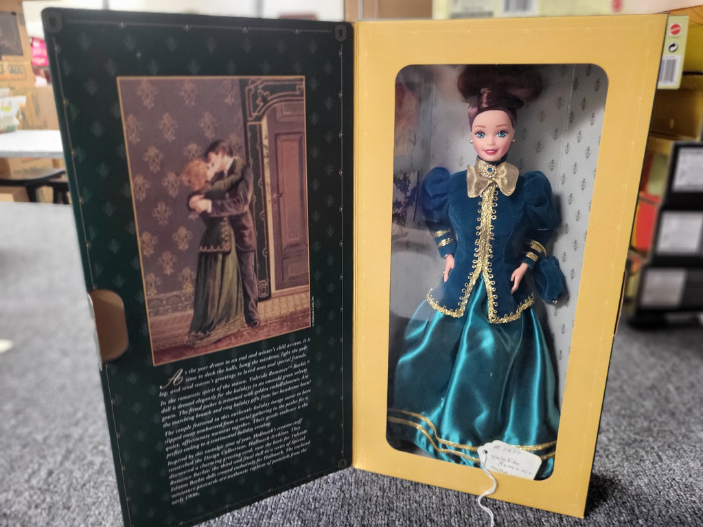 Yuletide Romance Barbie – Hallmark Special Edition (1996)