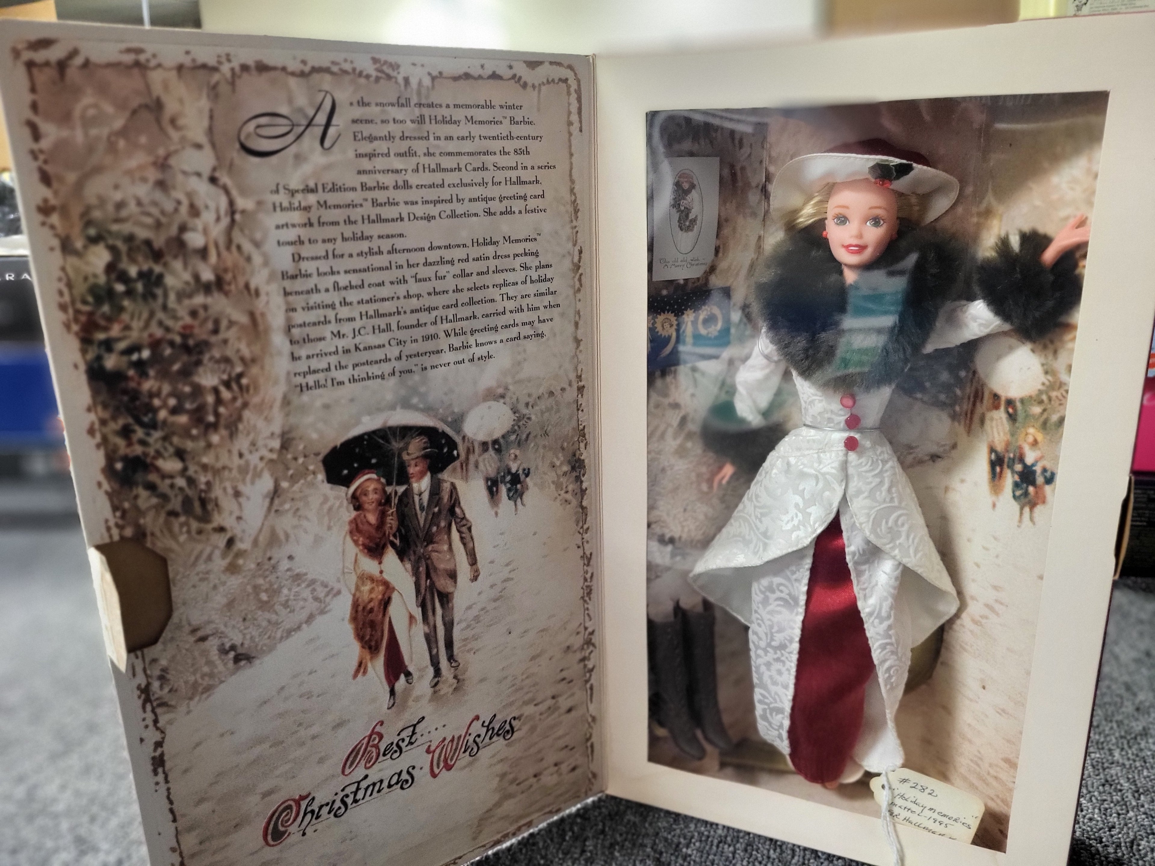 Holiday Memories Barbie – Hallmark Special Edition (1995)